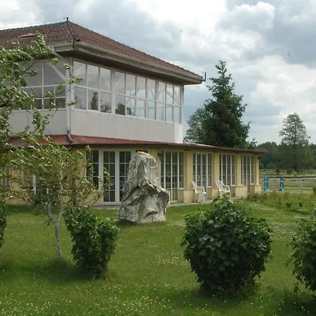 Stadnina Red Lion Farm Frühstückspension *
