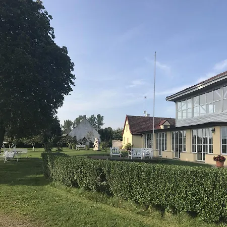 Stadnina Red Lion Farm Frühstückspension Redliny