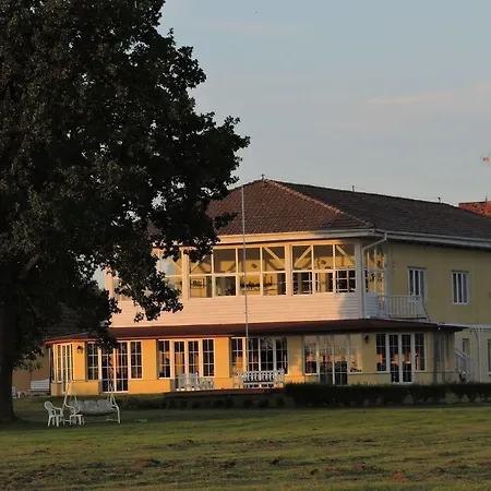 Stadnina Red Lion Farm *