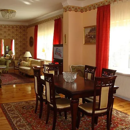 Stadnina Red Lion Farm * Redliny